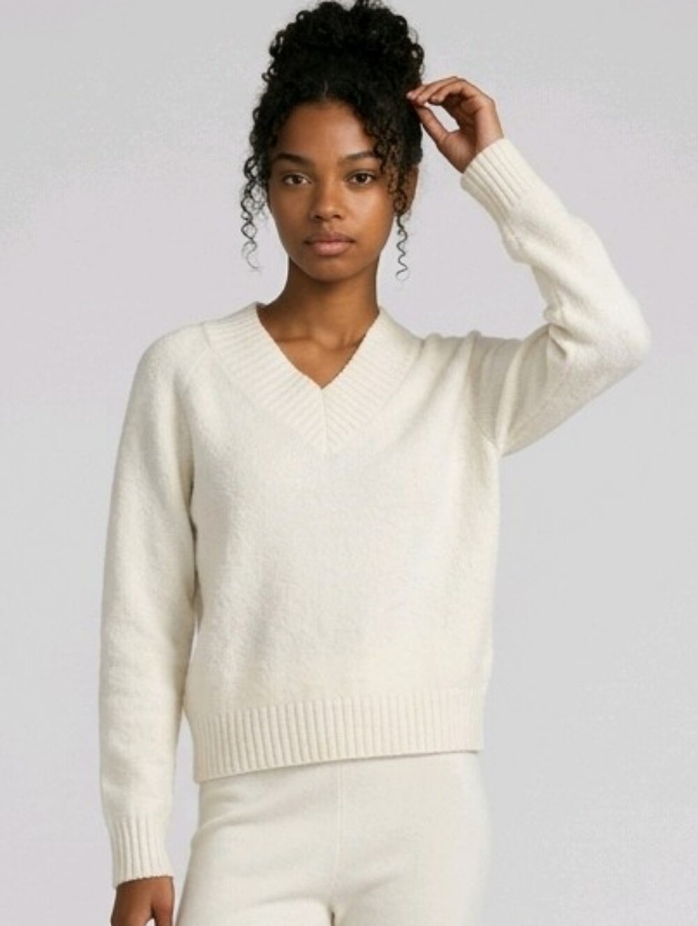 Banana Republic V-Neck Cozy Knit Sweater XS Ivory White Knit Minimalist